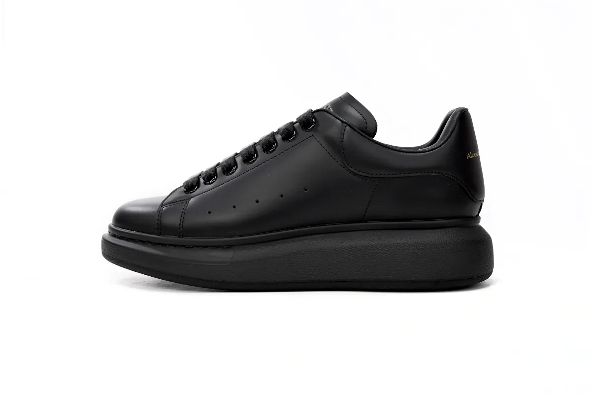 McQuee Triple black