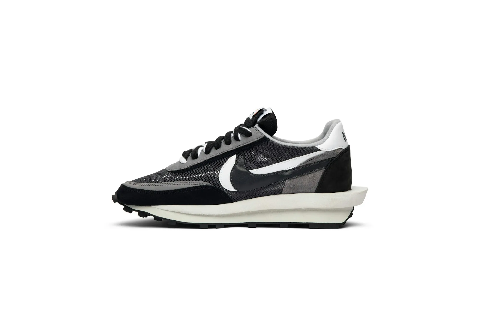 Nike sacai black and white